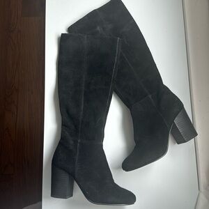 Bcbg black suede boots chunky heel